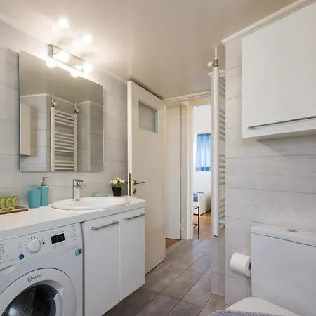 Spacious Apt Next To Marina Flisvo Athens Exterior photo