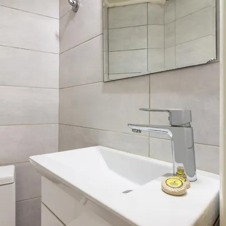 Spacious Apt Next To Marina Flisvo Athens Exterior photo