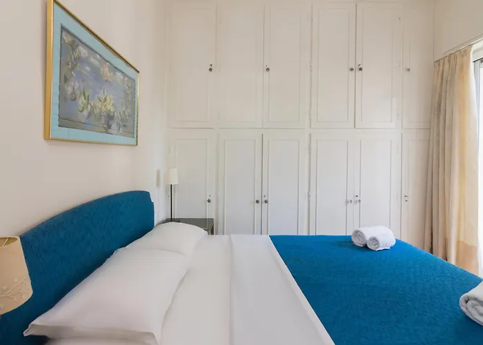 Spacious Apt Next To Marina Flisvo