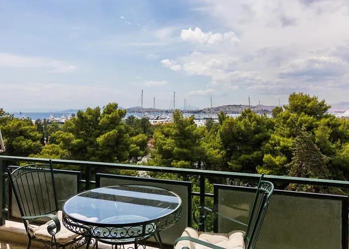 Spacious Apt Next To Marina Flisvo