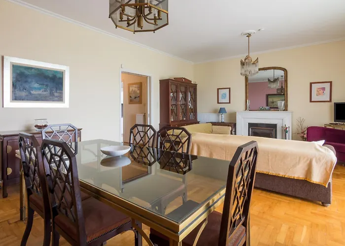 Spacious Apt Next To Marina Flisvo